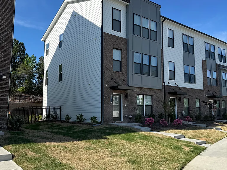 2814 Kempthorne Rd — Photo 1