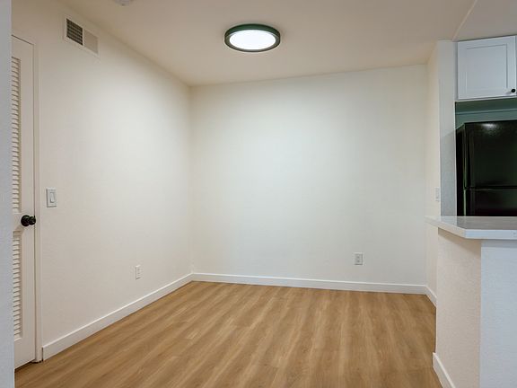 4th image of 4550 Laurel Canyon Blvd #203