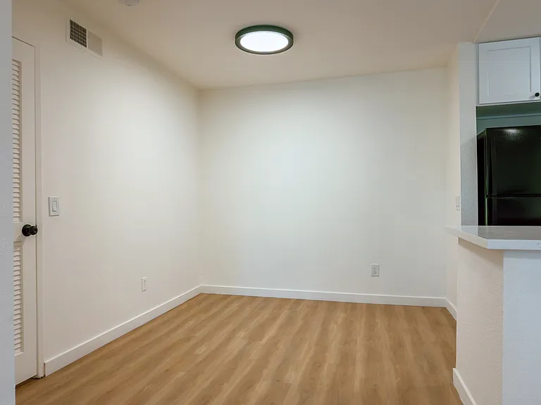 Laurel Canyon Place — Photo 4