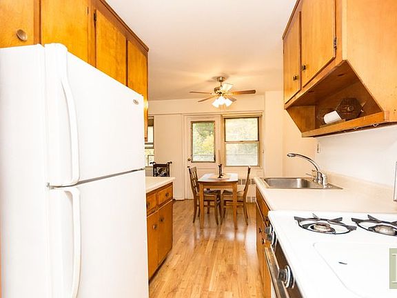 3rd image of 3130 Irwin Ave APT 4E