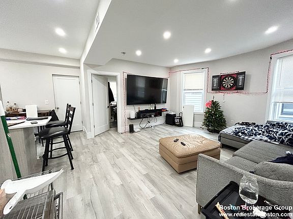3rd image of 23 Mount Vernon St #3