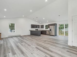 3 Carver St, Franklin, NH 03235