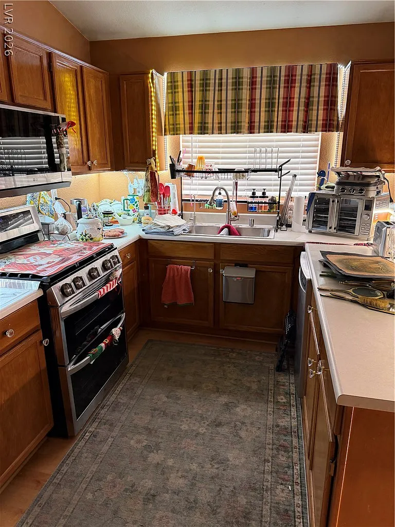 3 bed, 2.0 bath, 1296 sqft, $1,995 — Photo 4