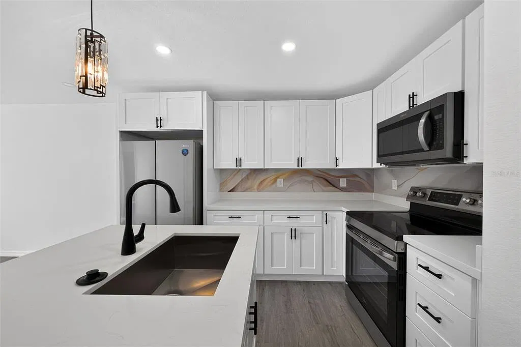 3 bed, 2.0 bath, 1246 sqft, $1,699 — Photo 2