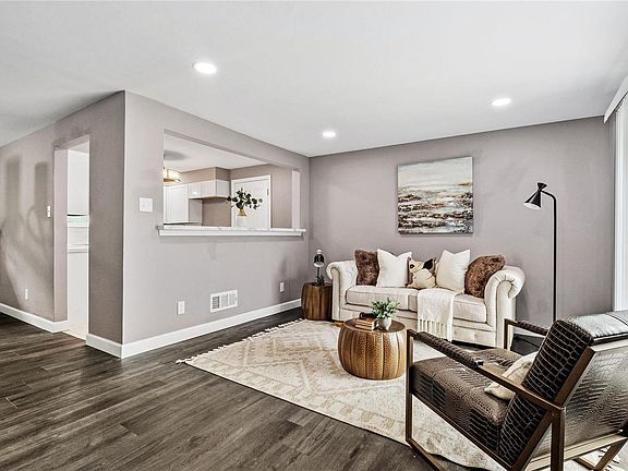 4th image of 9671 Hardwick Ct