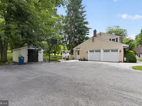 2nd image of 1526 Brian Dr