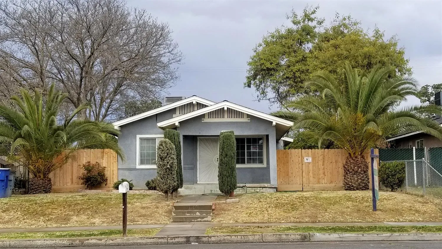 3223 E Butler Ave photo 1