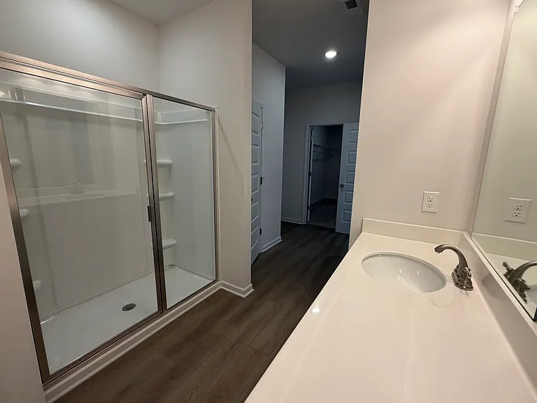 4913 Dresden Loop — Photo 15