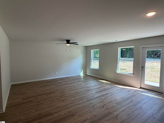 4th image of 6 Huff Dr