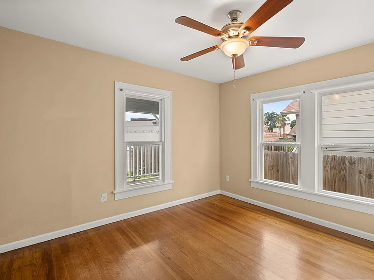 502 Dell Ct — Photo 12