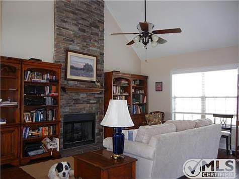 3rd image of 721 W Accipiter Cir