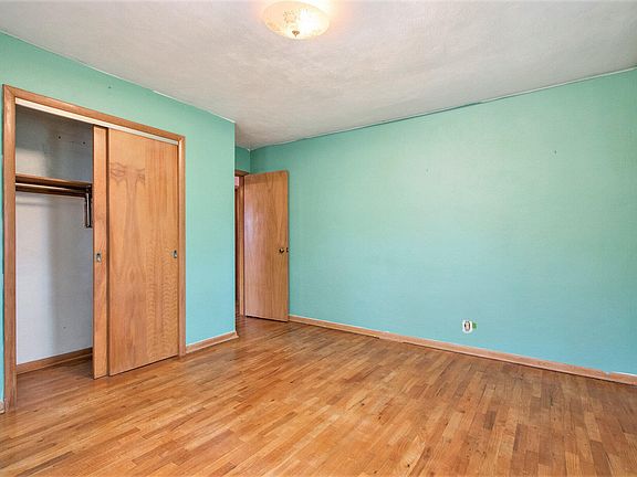 5th image of 318 Claremont St