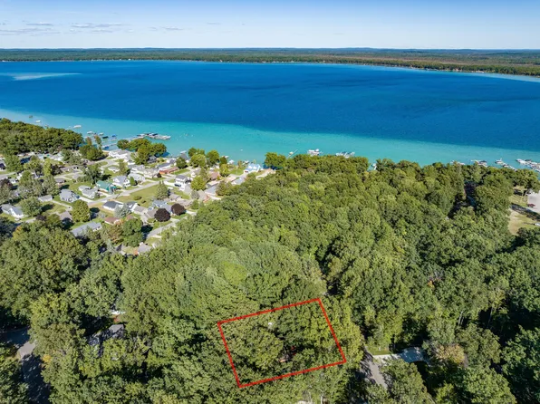 106 Sunrise Dr, Roscommon, MI 48653