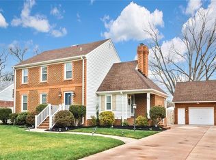 11 Sol Thorpe Ln, Chesapeake, VA 23325