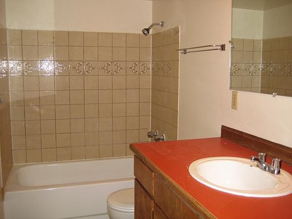 5th image of 721 Rollins St #1