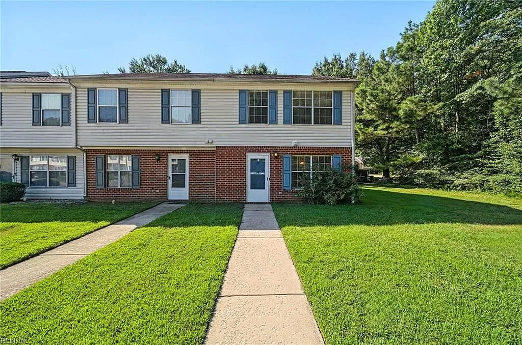 3 bed, 2.5 bath, 1360 sqft, $1,900 — Photo 1
