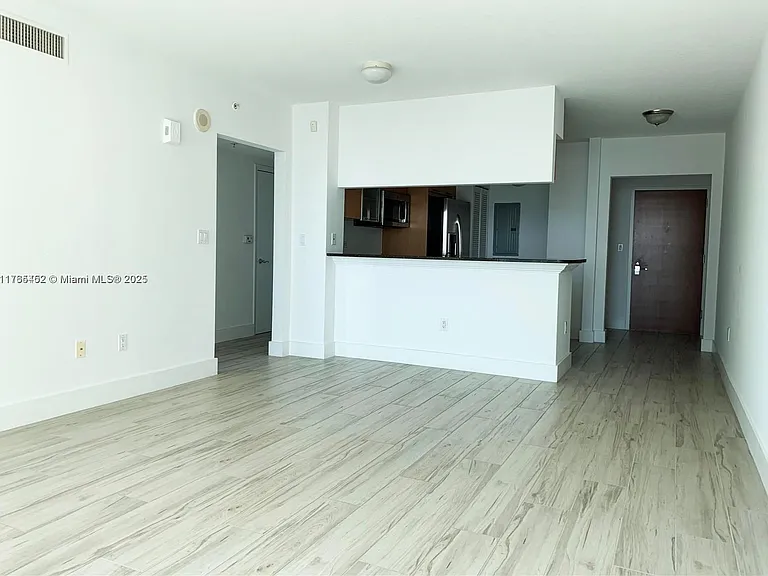31 SE 5th St #19 — Photo 6
