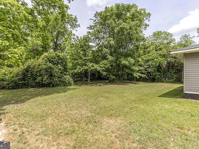 404 Benjamin St — Photo 10