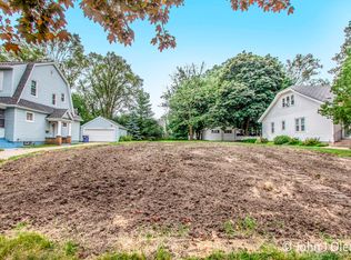 902 Dickinson St SE, Grand Rapids, MI