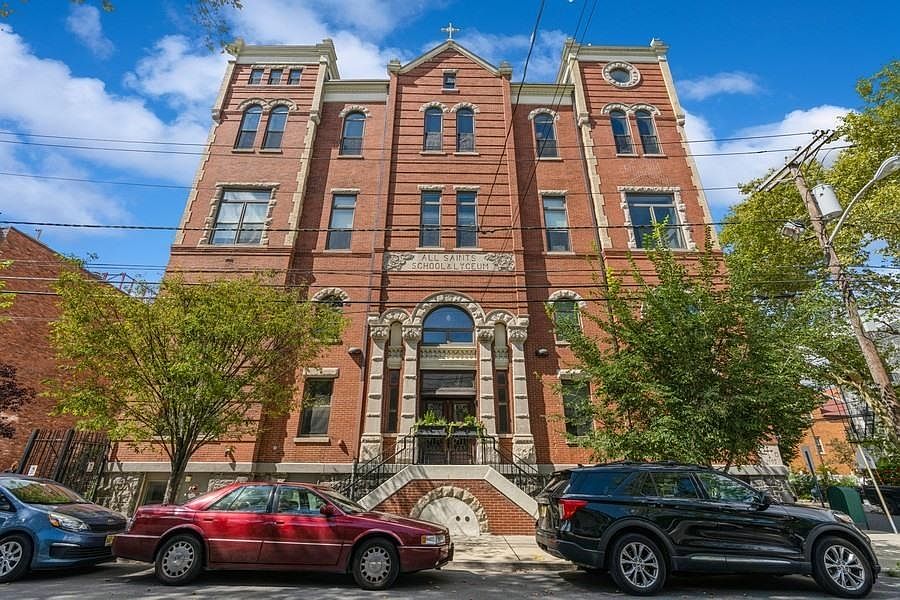 1st image of 305 Whiton St APT 403