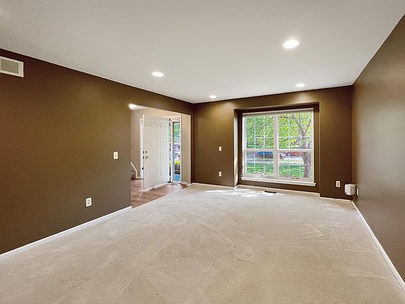 5th image of 7562 Greenway Ln
