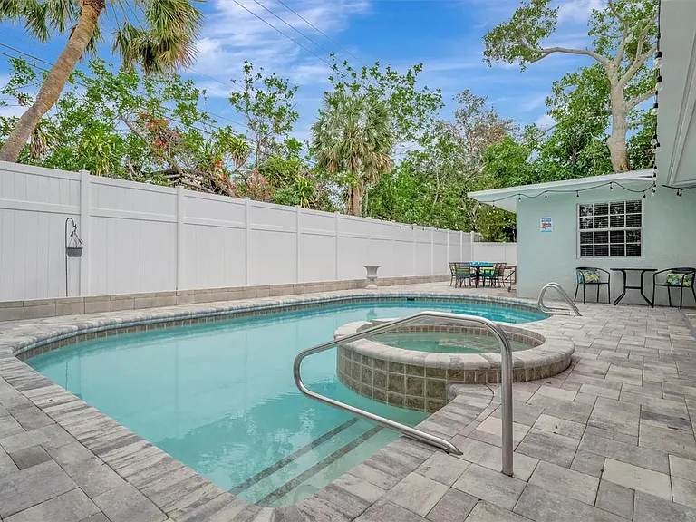 567 Venice Ln — Photo 11