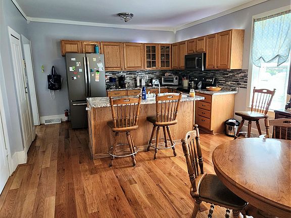 4th image of 613 E Amelia St