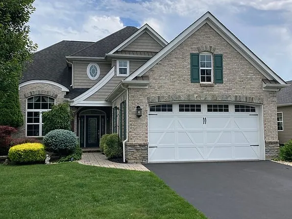 17 E Raphael Ln, Farmingdale, NJ 07727