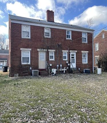 2nd image of 1122-1124 Macarthur Cir