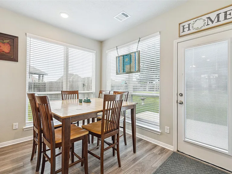 312 Brocks Ct — Photo 9