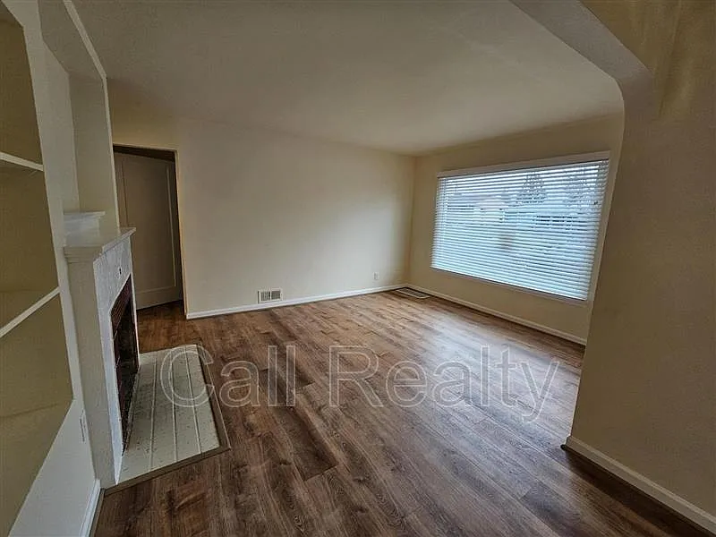 3 bed, 1.0 bath, 1544 sqft, $1,725 — Photo 3