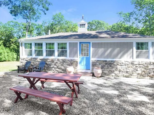 136 Washington Heights Ave, Hampton Bays, NY 11946