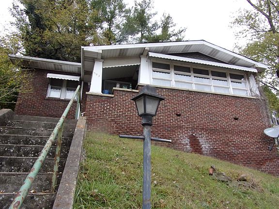 4th image of 305 E Mound St