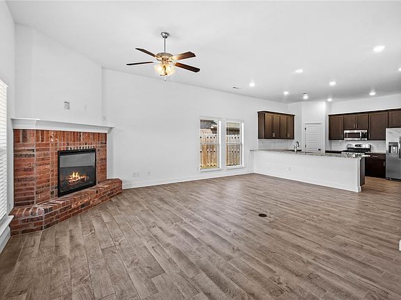 2nd image of 2405 Graham Ln