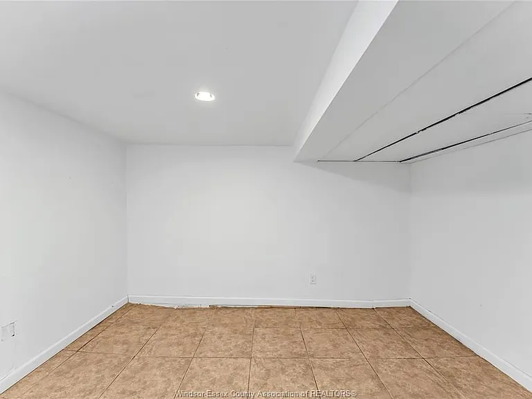 1236 Marentette Ave #LOWER — Photo 12
