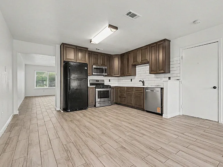 1417 Stillmeadow Dr — Photo 6