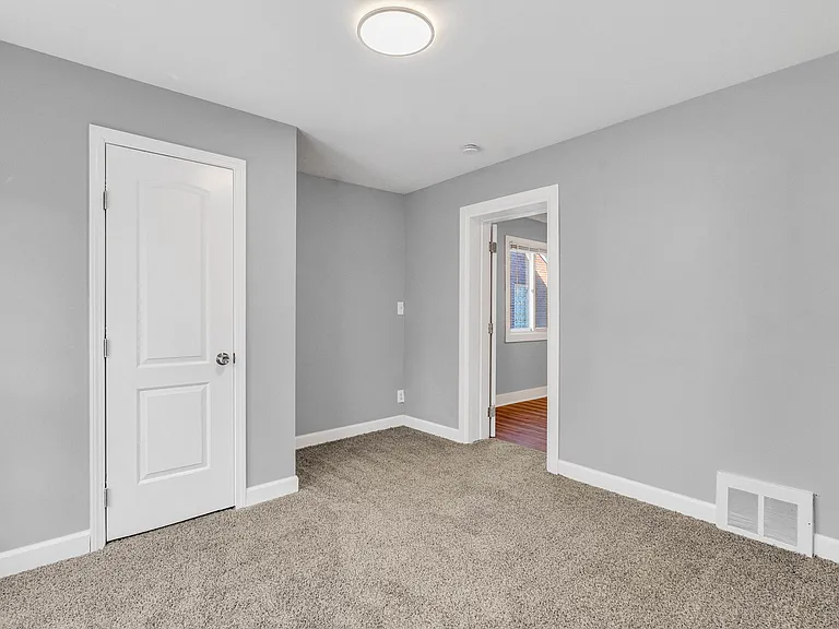 9503 Lakepointe St — Photo 23