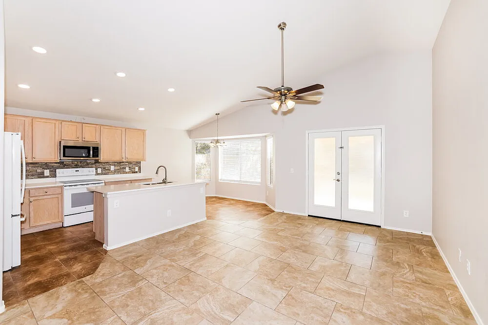 3 bed, 2.0 bath, 1821 sqft, $2,485 — Photo 3