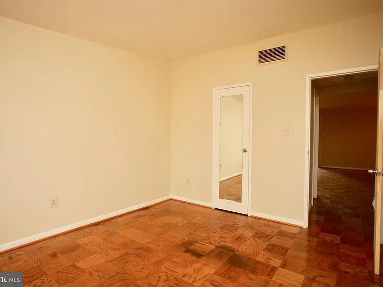 10204 Rockville Pike #402 — Photo 14