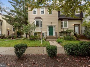 2328 Hunters Square Ct, Reston, VA 20191