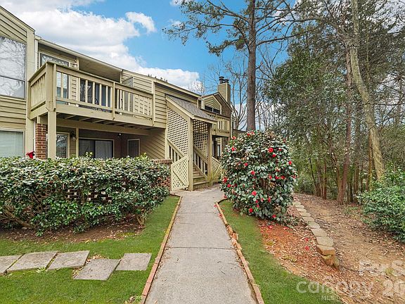 3rd image of 1606 Sharon Rd W APT 40