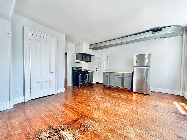 271 Crown St — Photo 7