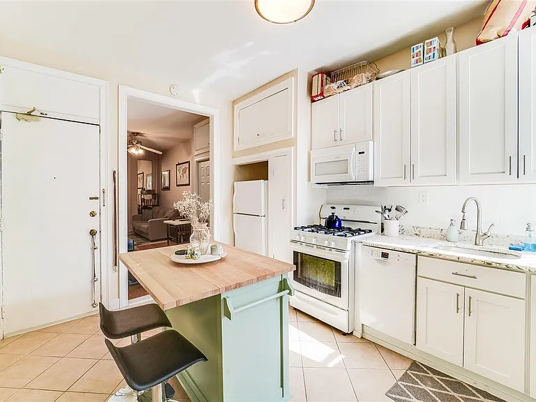 38 W Hamilton Pl #4L — Photo 5
