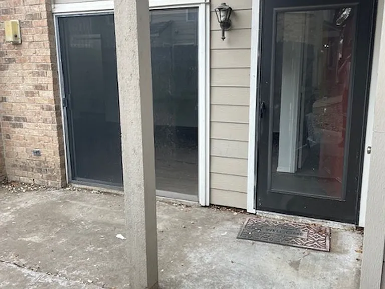 1106 Brighton Dr #C — Photo 3