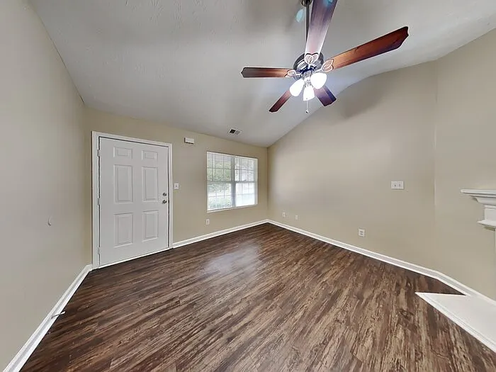 9135 Jefferson Village Dr SW — Photo 2