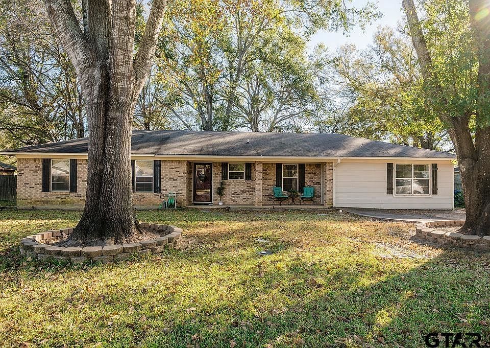 1st image of 408 N Rainbow Dr