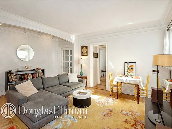 3rd image of 115 Willow St APT 6D
