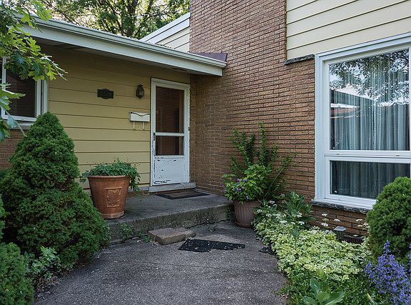 3rd image of 5320 Grand Ave