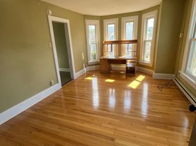 325 Walnut St, 3