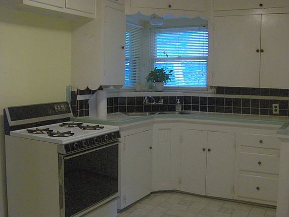 4th image of 1313 Briarwood Dr